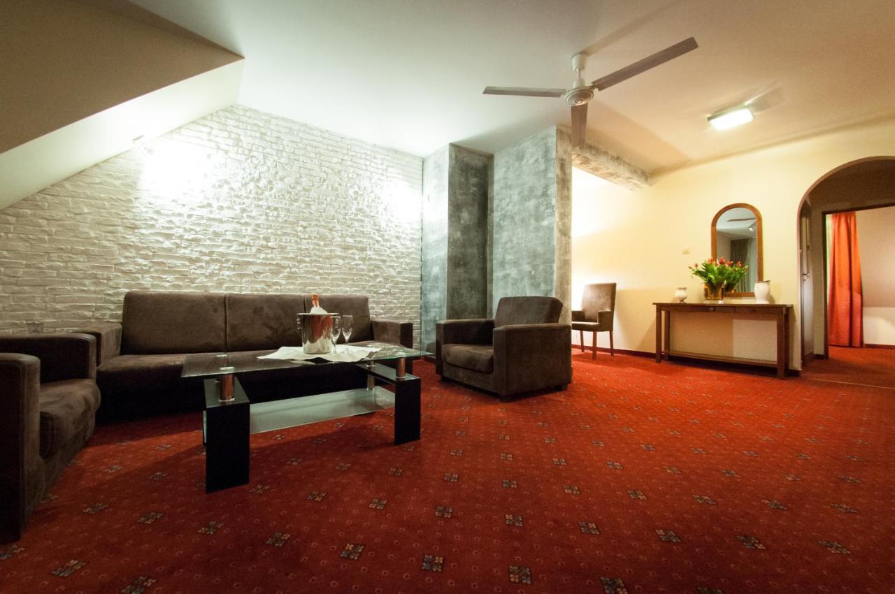 Secession Hotel Leczna المظهر الخارجي الصورة