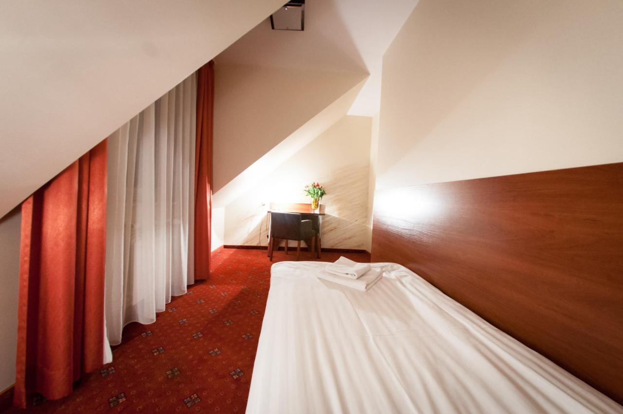 Secession Hotel Leczna المظهر الخارجي الصورة
